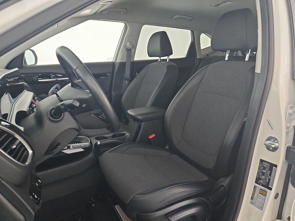 Used 2025 Kia Seltos S image 25