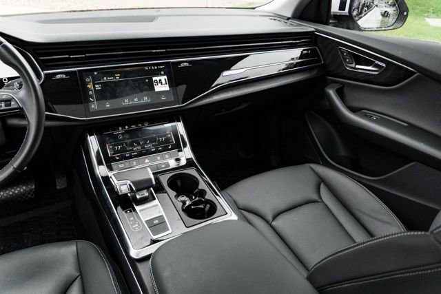 Used 2023 Audi Q8 Premium image 26
