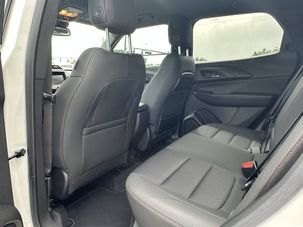 Used 2023 Chevrolet TrailBlazer RS w/ Convenience Package FWD image 18