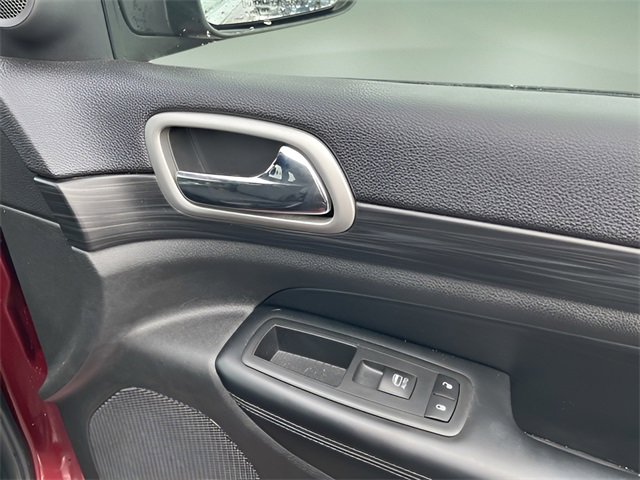 Used 2020 Jeep Grand Cherokee Laredo w/ Security & Convenience Group image 30