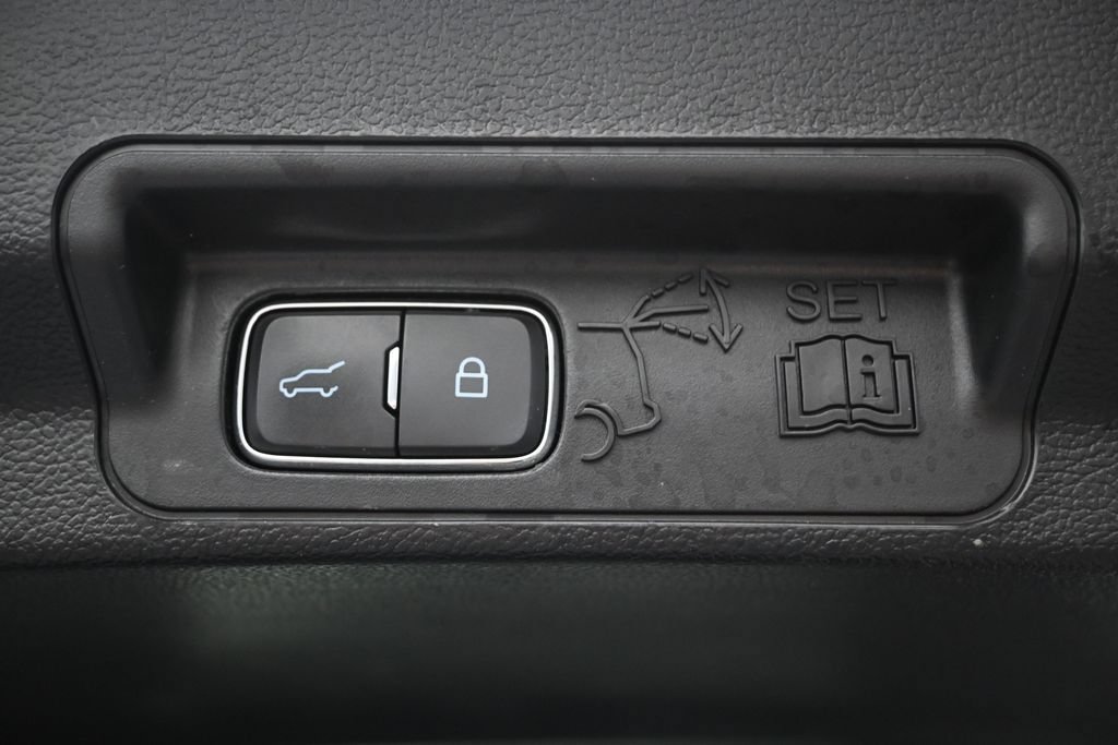 Used 2023 Ford Explorer XLT w/ Equipment Group 202A AWD/4WD image 14