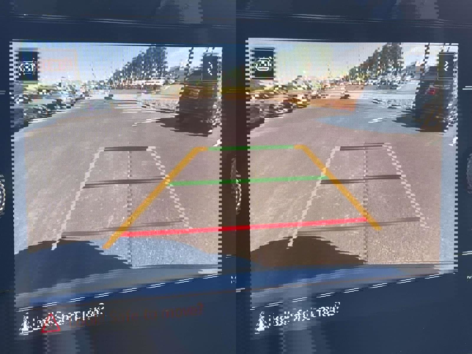 Used 2025 Volkswagen Taos SE w/ Panoramic Sunroof Package FWD image 26