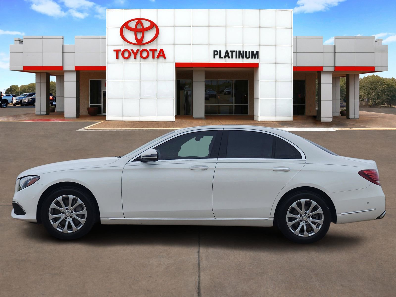 Used 2017 Mercedes-Benz E 300 4MATIC image 3