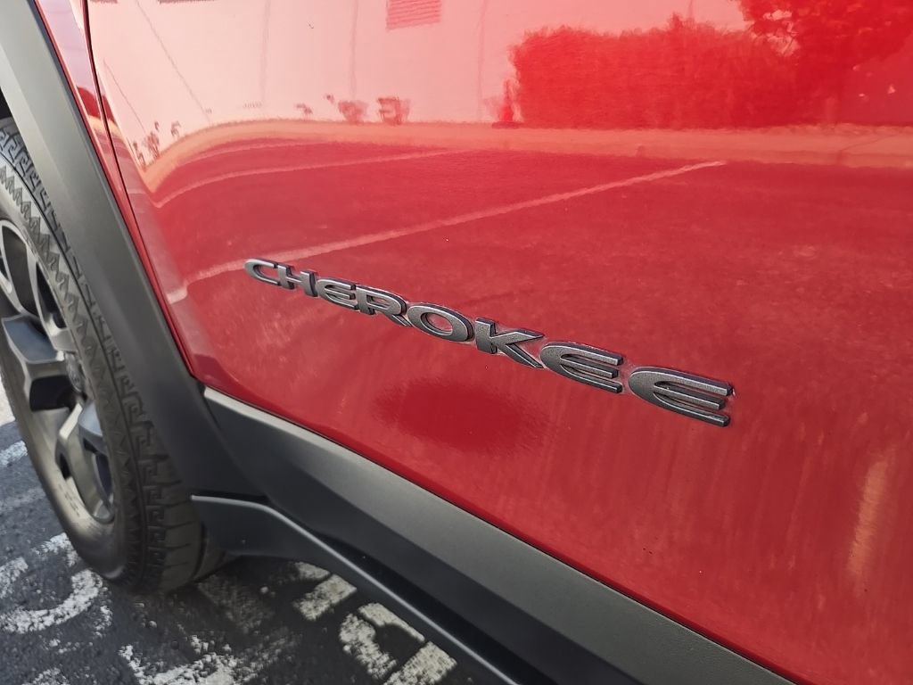 Used 2017 Jeep Cherokee Trailhawk w/ Comfort/Convenience Group AWD/4WD image 24