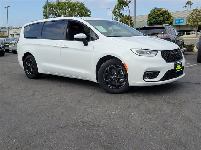 New 2023 Chrysler Pacifica Touring-L w/ S Appearance Package image 1