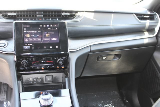 Used 2023 Jeep Grand Cherokee Altitude AWD/4WD image 13