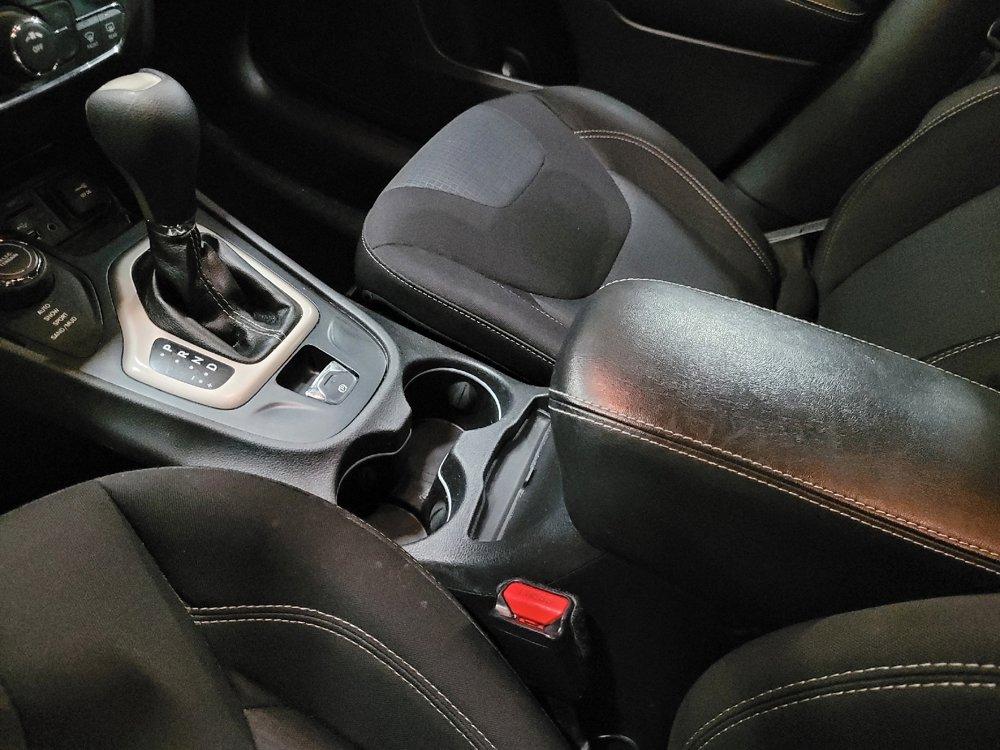 Used 2016 Jeep Cherokee Latitude w/ Cold Weather Group image 26