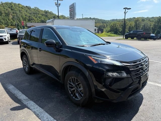 Used 2026 Nissan Rogue SV AWD/4WD image 2