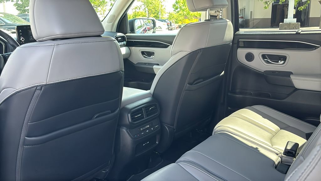 Used 2025 Honda Pilot EX-L image 31