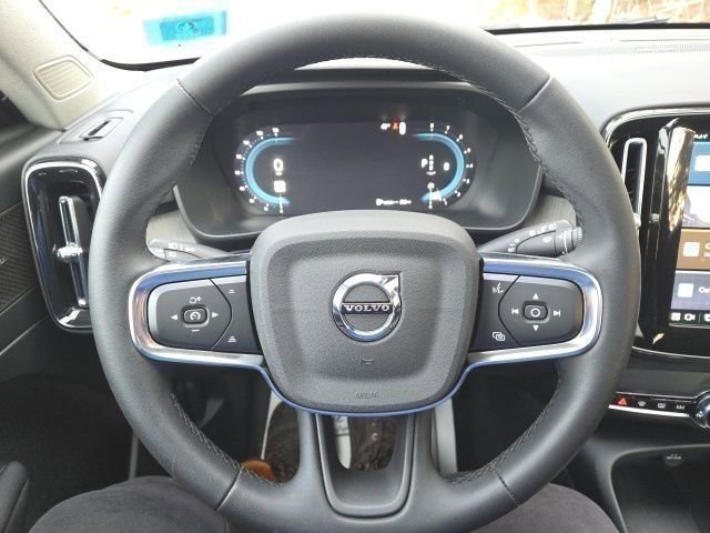 Used 2023 Volvo XC40 B5 Plus w/ Driver Assist Package image 17
