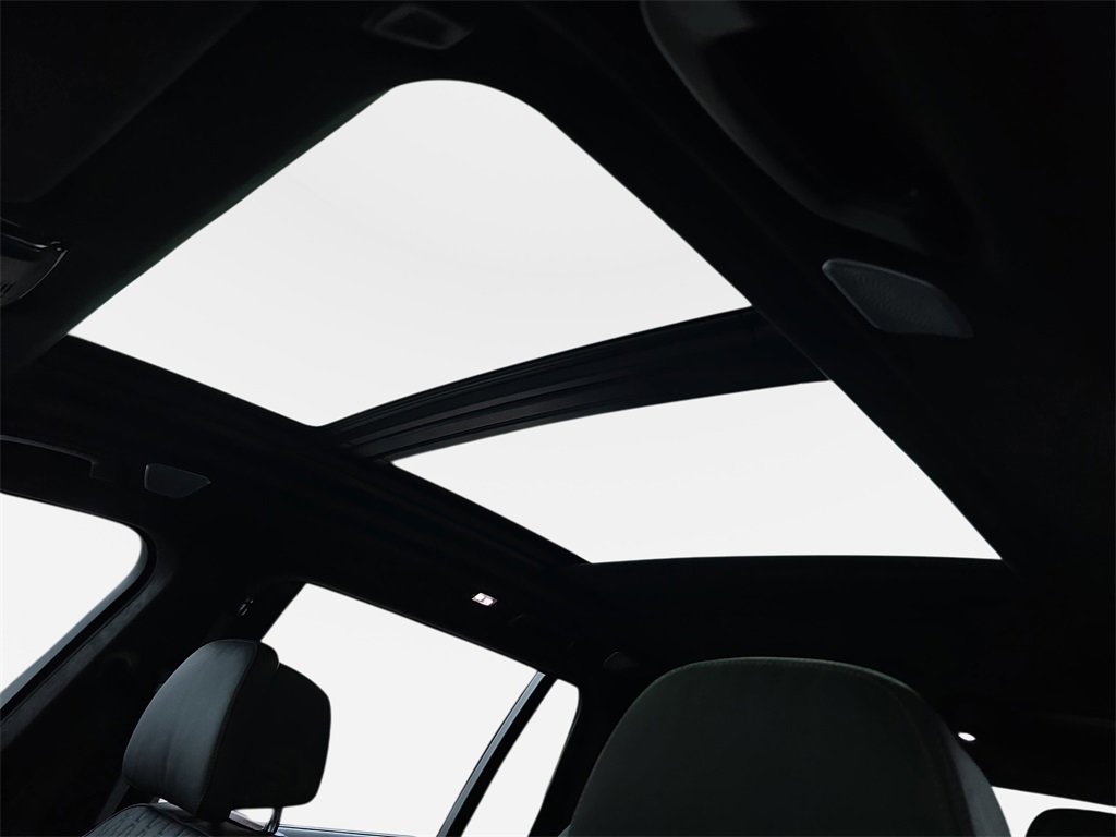 Used 2021 BMW X7 M50i w/ Executive Package image 33