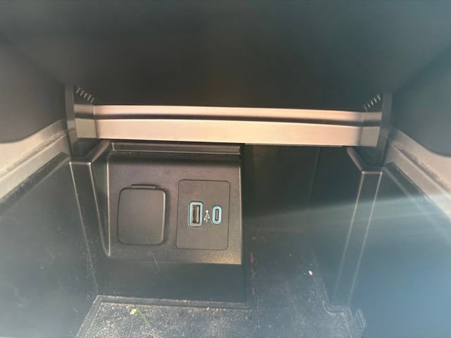 Used 2020 Ford Explorer XLT w/ Equipment Group 202A AWD/4WD image 37