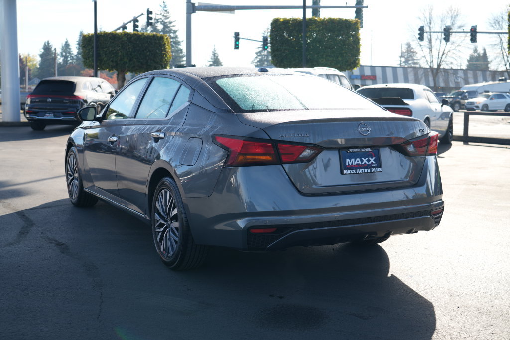 Used 2024 Nissan Altima 2.5 SV FWD image 11