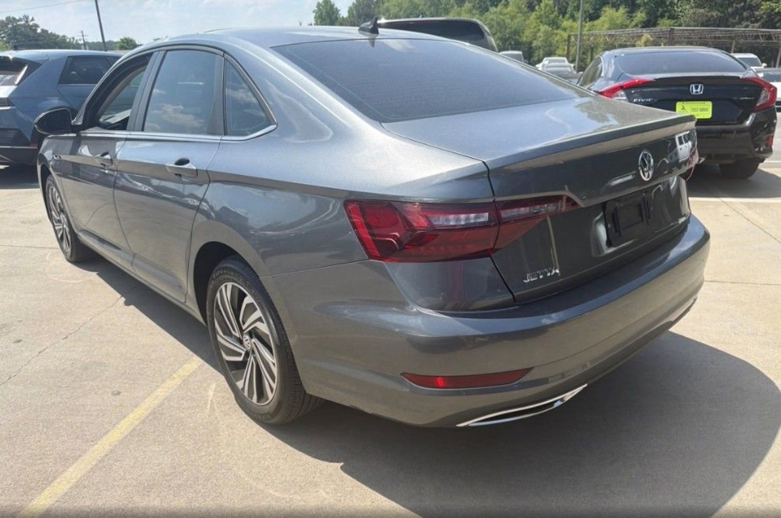 Used 2020 Volkswagen Jetta SEL Premium FWD image 9