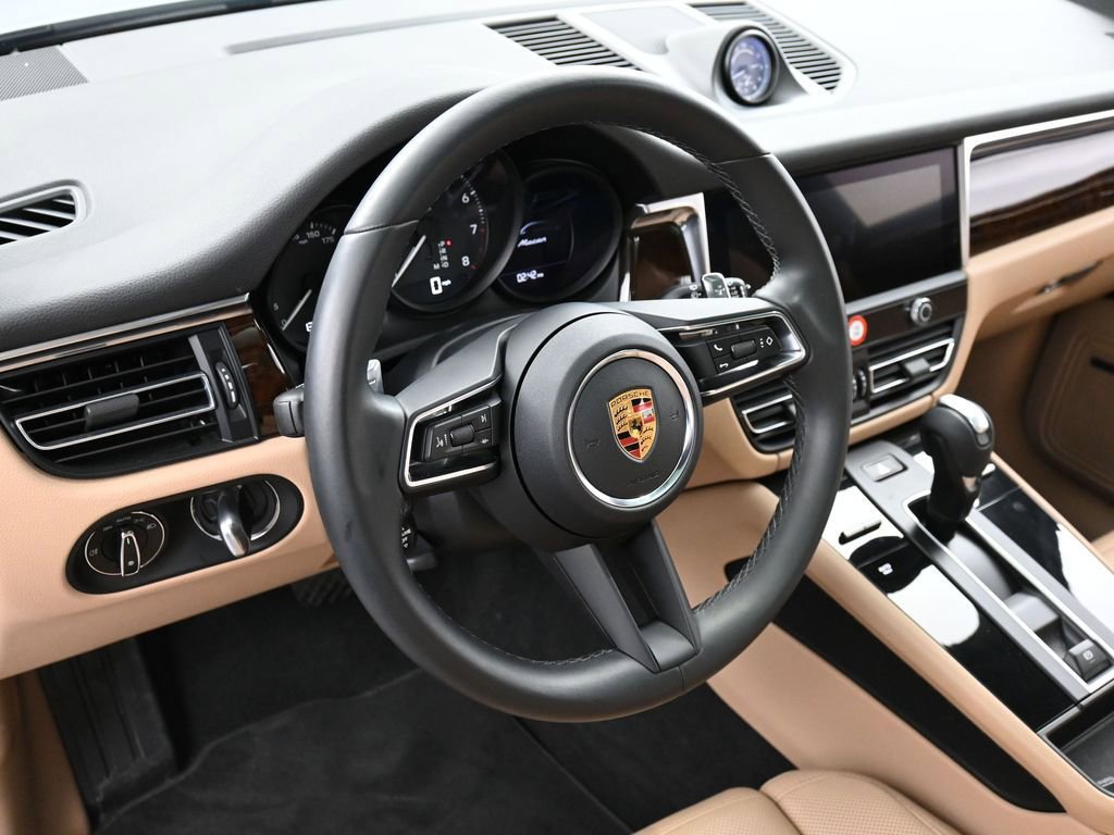 Certified 2022 Porsche Macan image 16