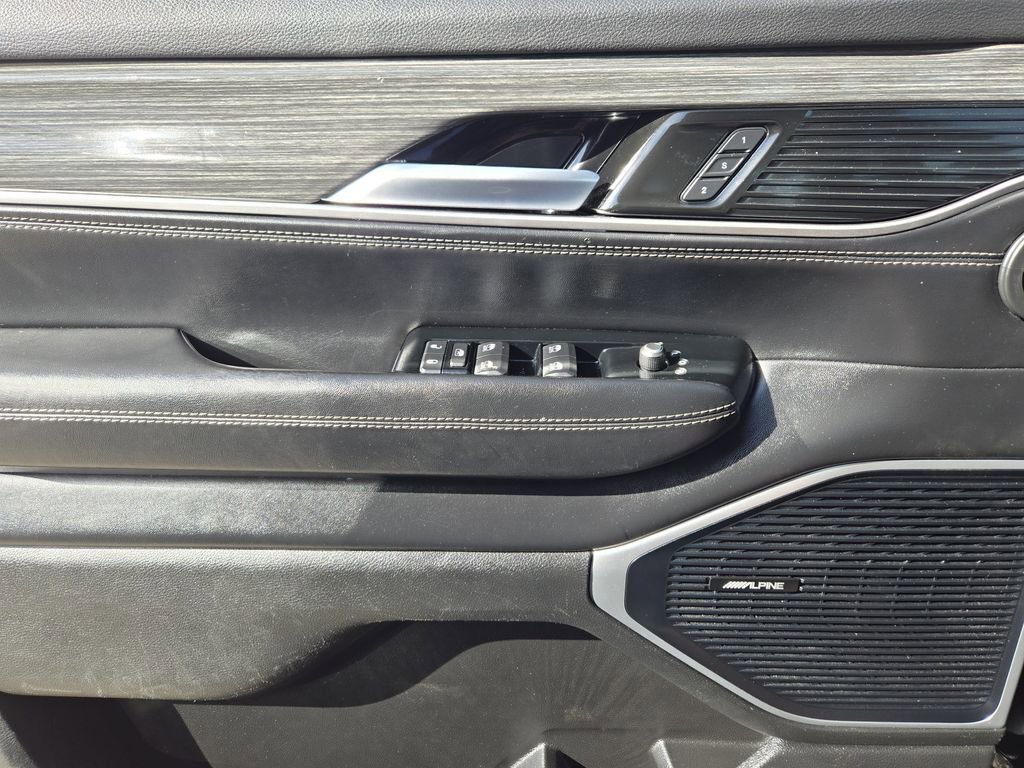 Used 2022 Jeep Wagoneer Series III AWD/4WD image 25