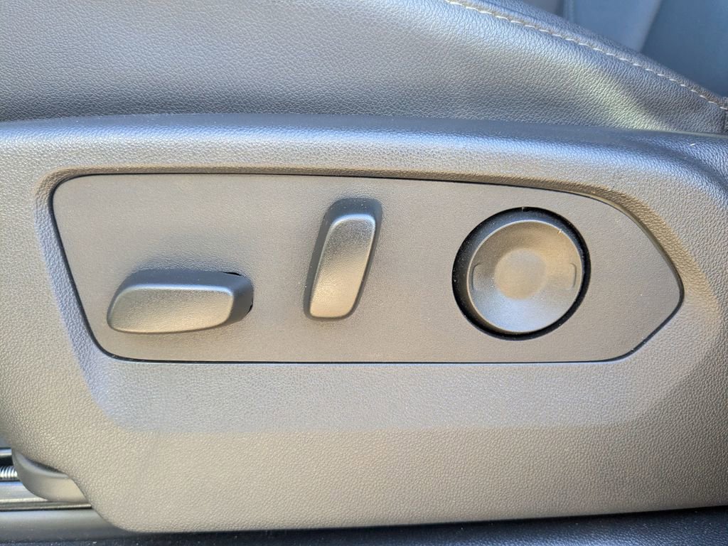 Certified 2025 Chevrolet Suburban Z71 image 24