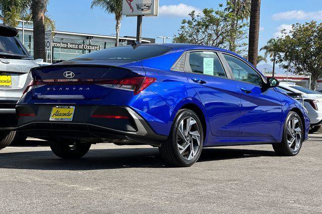 Used 2025 Hyundai Elantra Sport image 4