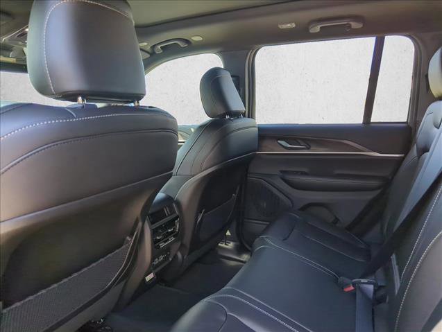 New 2025 Jeep Grand Cherokee Limited w/ Black Appearance Package image 18