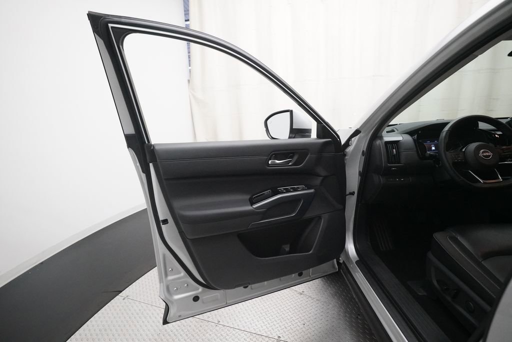 Used 2024 Nissan Pathfinder SL image 26