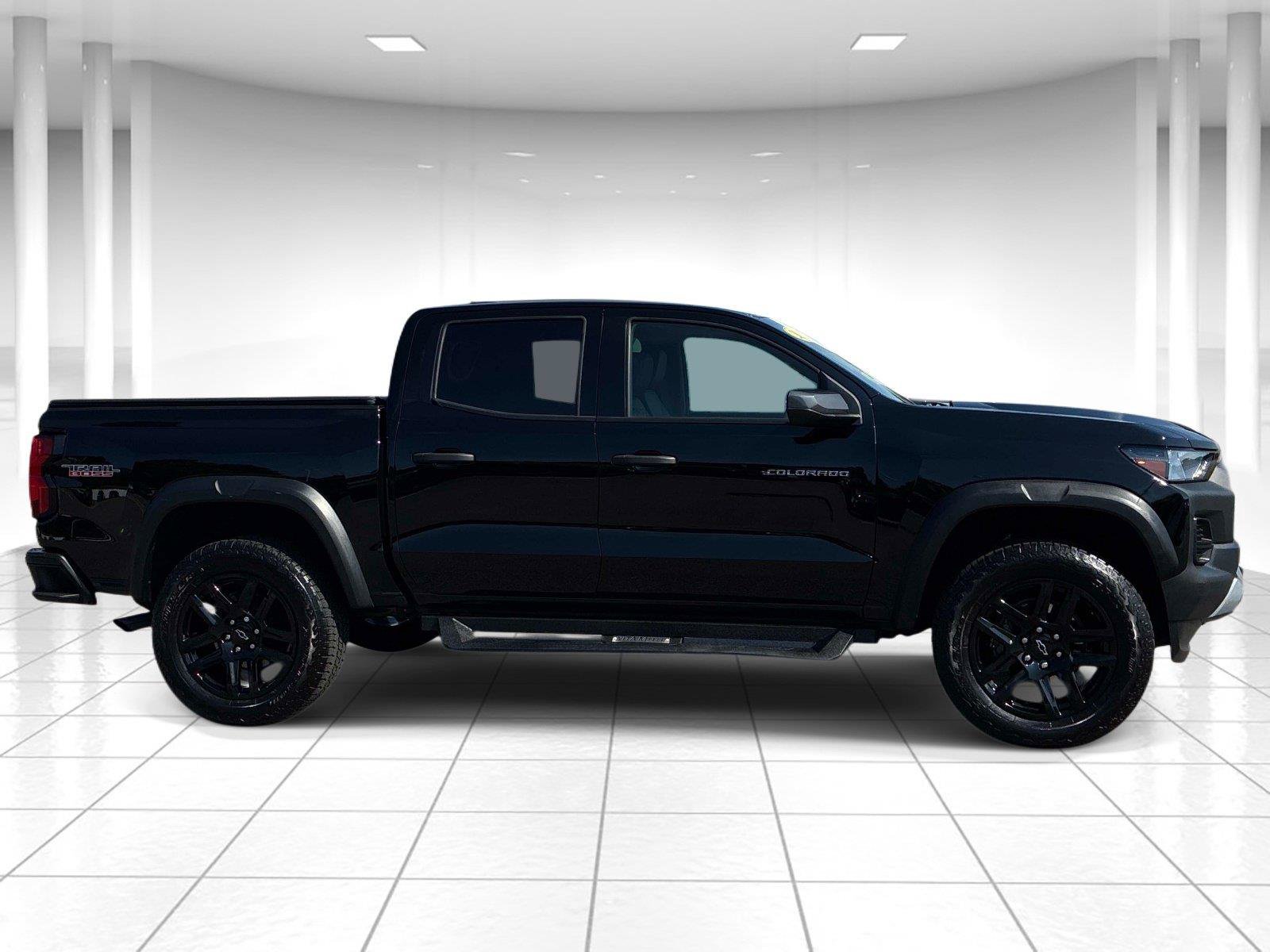 Used 2025 Chevrolet Colorado Trail Boss AWD/4WD image 8