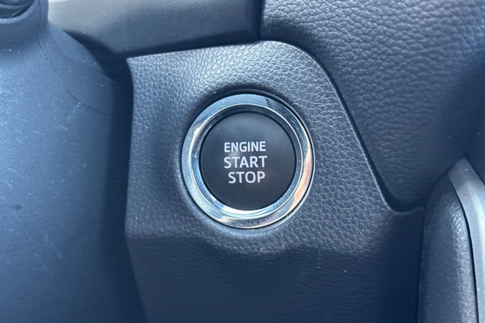 Used 2025 Toyota RAV4 XLE w/ Convenience Package image 33