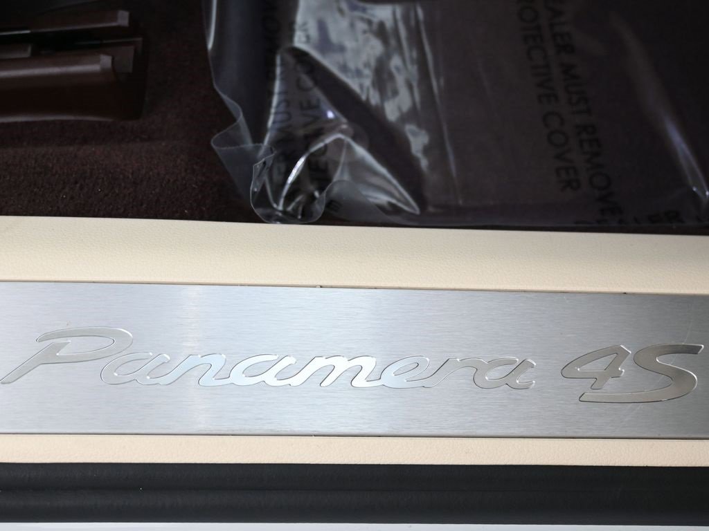 Used 2018 Porsche Panamera 4S image 28
