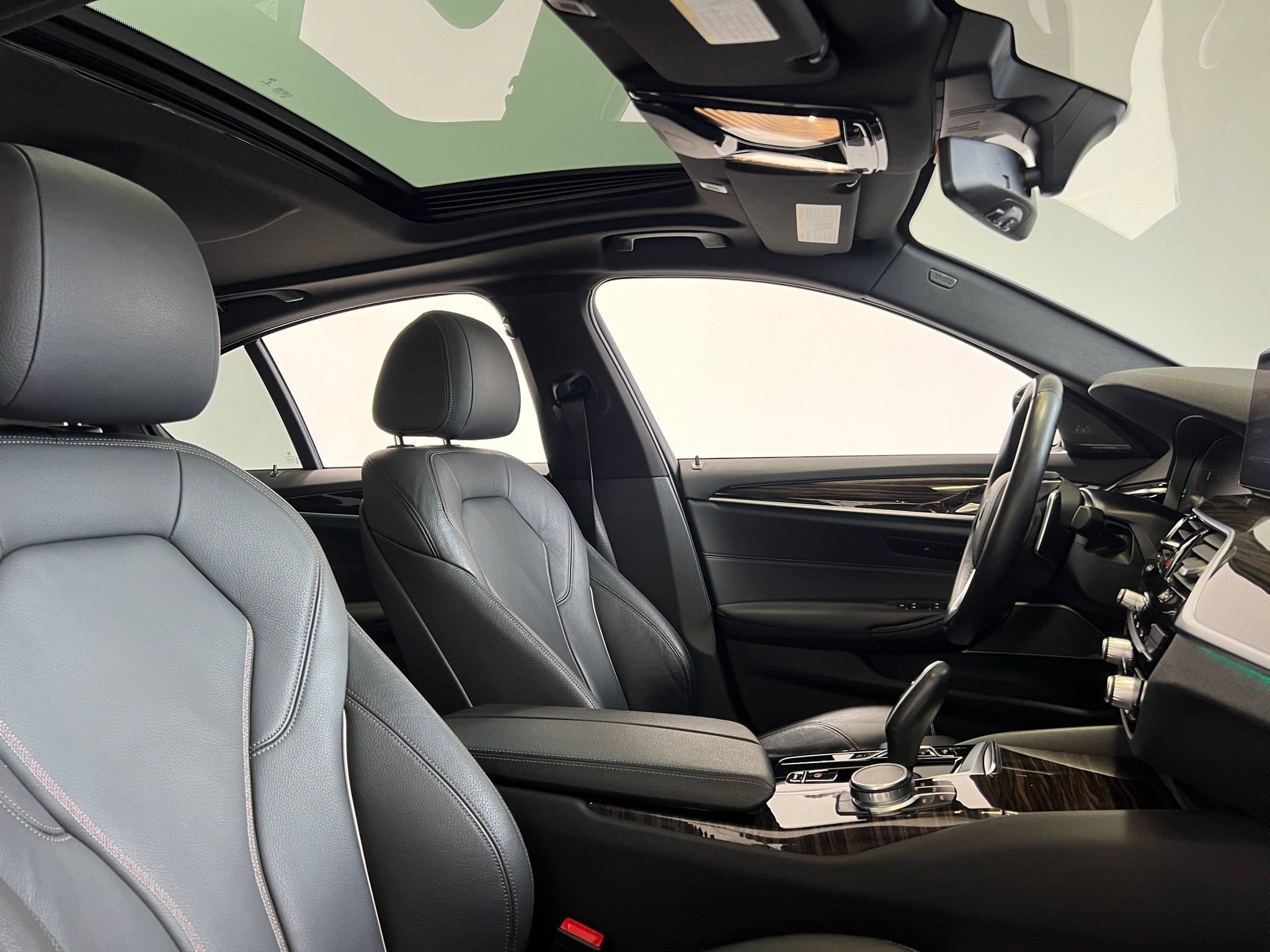 Used 2021 BMW 540i xDrive image 23