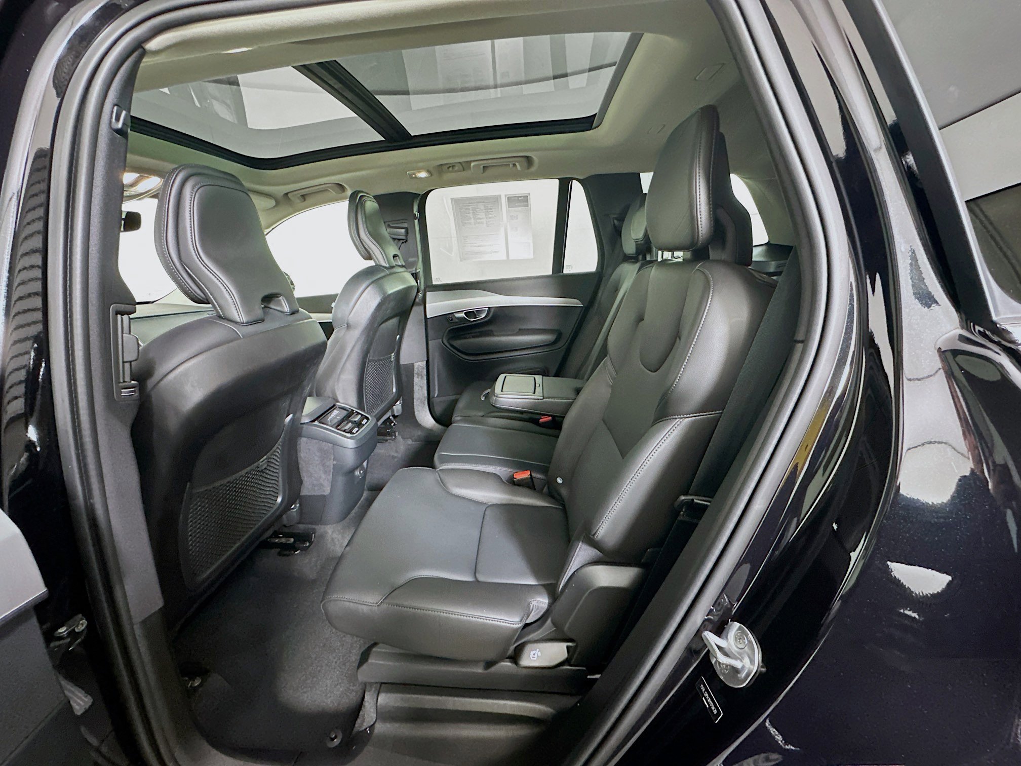 Used 2024 Volvo XC90 B5 Core image 27