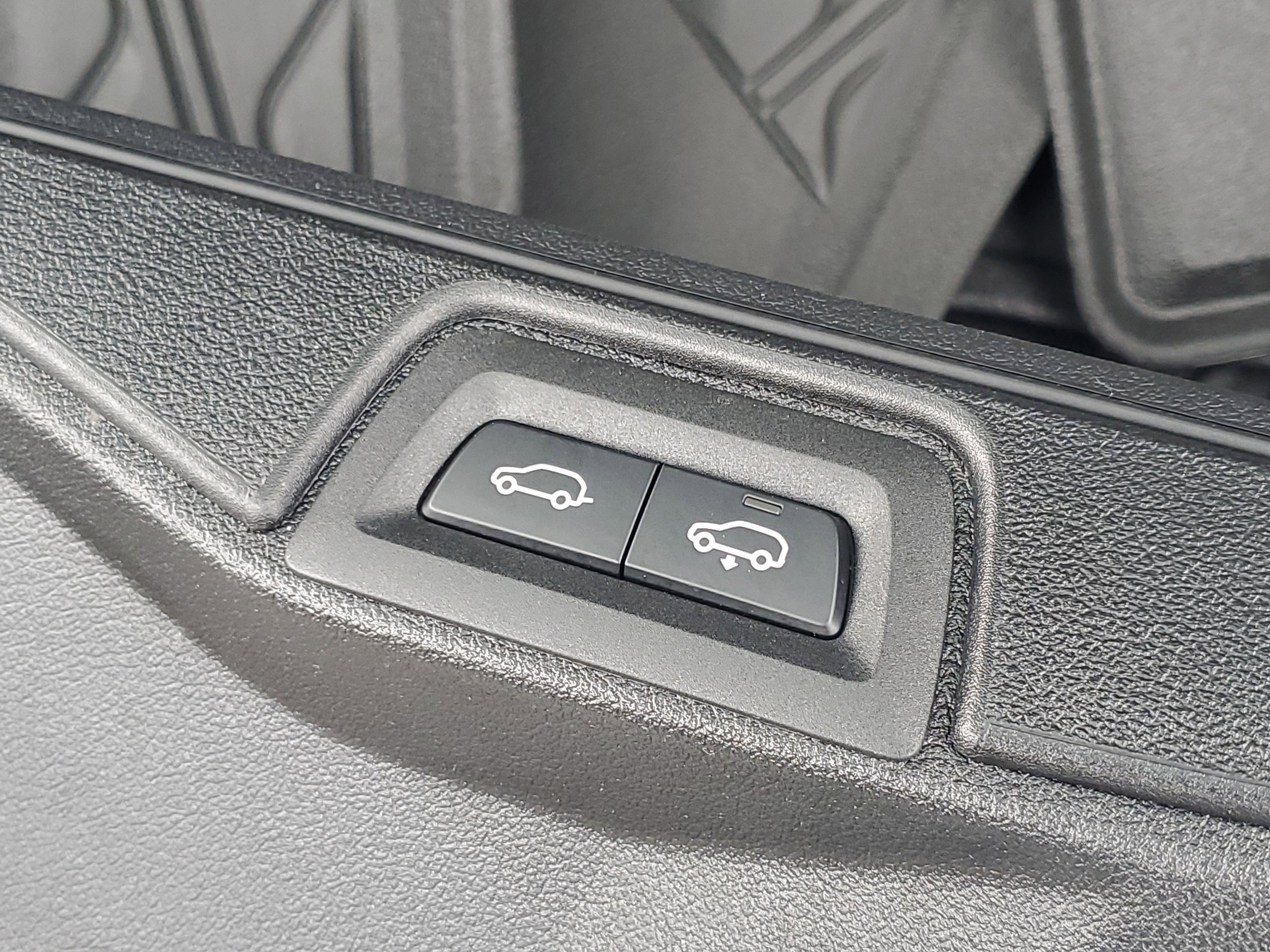 Certified 2025 BMW X7 xDrive40i w/ M Sport Package image 27