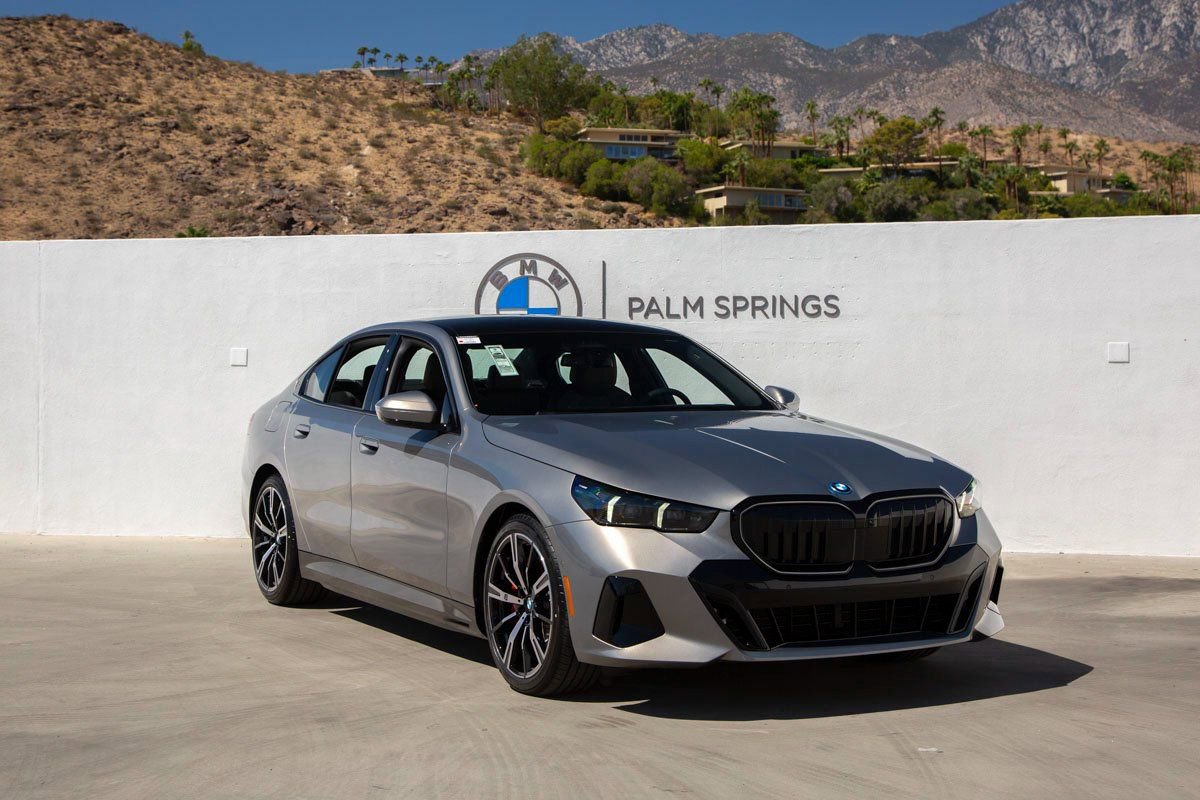 Used 2026 BMW 550e xDrive w/ Premium Package AWD/4WD image 8