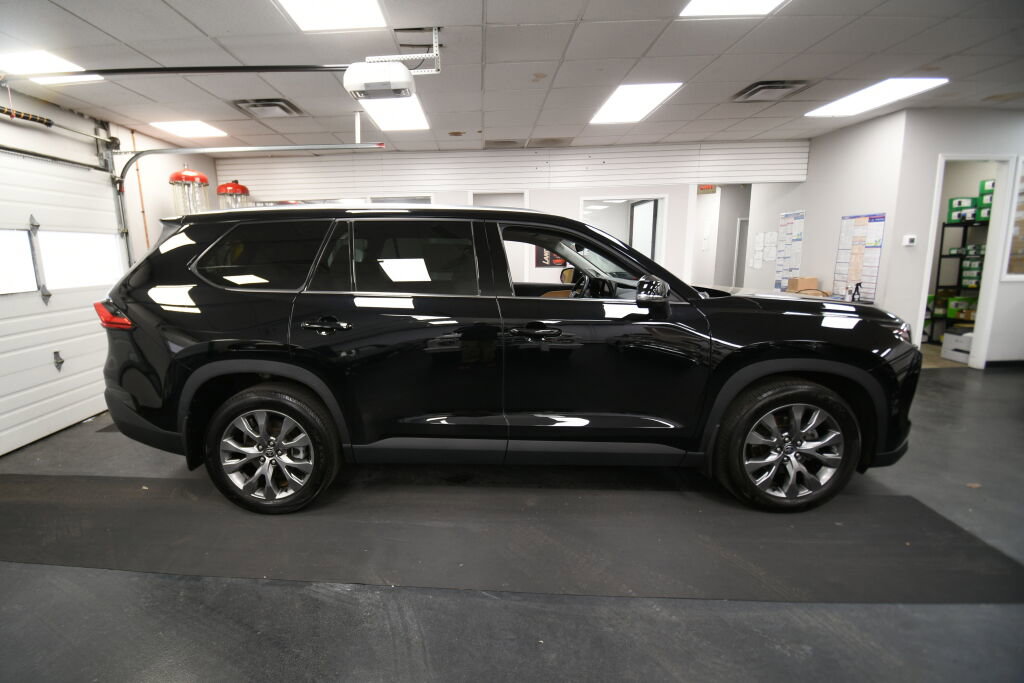 Used 2024 Toyota Grand Highlander Limited image 8