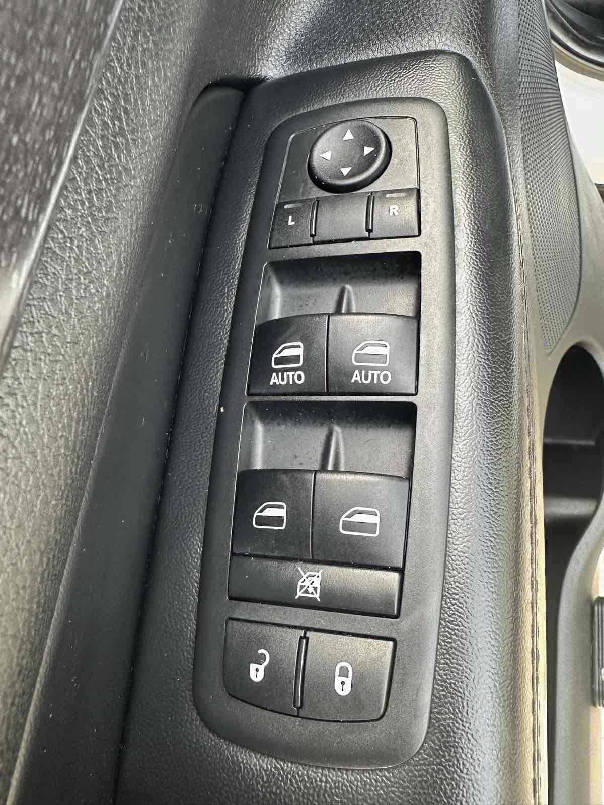 Used 2014 Jeep Grand Cherokee Laredo w/ Quick Order Package 23E AWD/4WD image 22