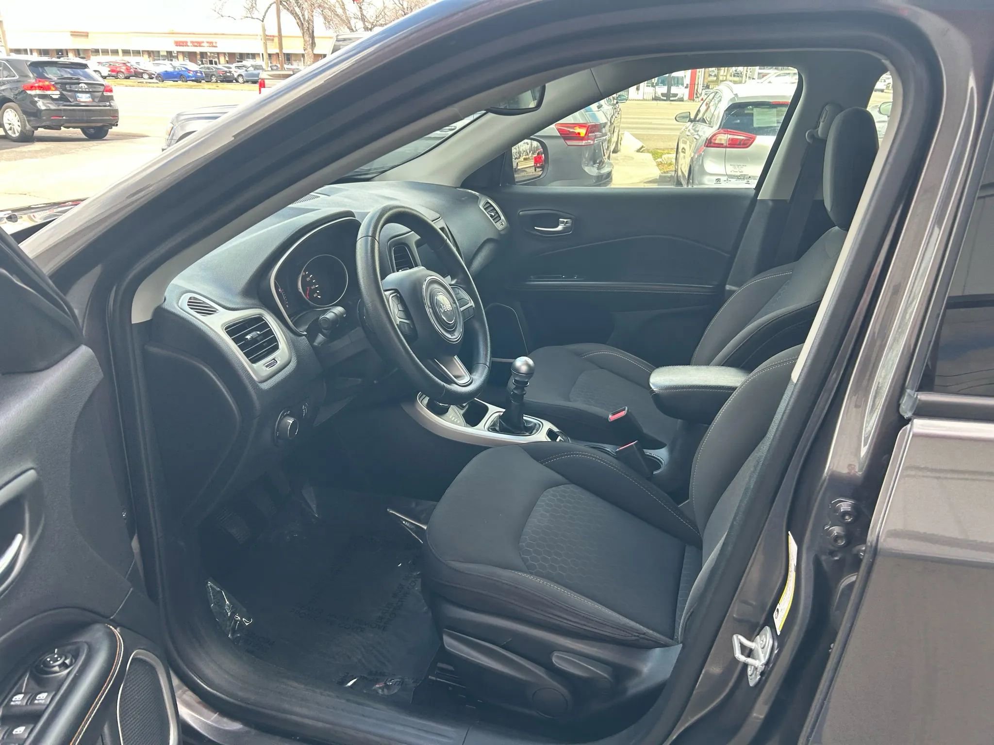 Used 2019 Jeep Compass Sport image 3