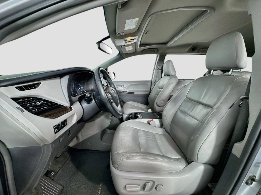 Used 2016 Toyota Sienna XLE w/ XLE Navigation Package AWD/4WD image 6