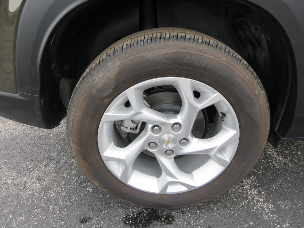 Used 2024 Chevrolet Trax LS w/ LS Convenience Package image 9