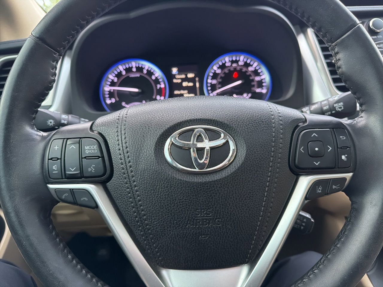 Used 2019 Toyota Highlander XLE image 10