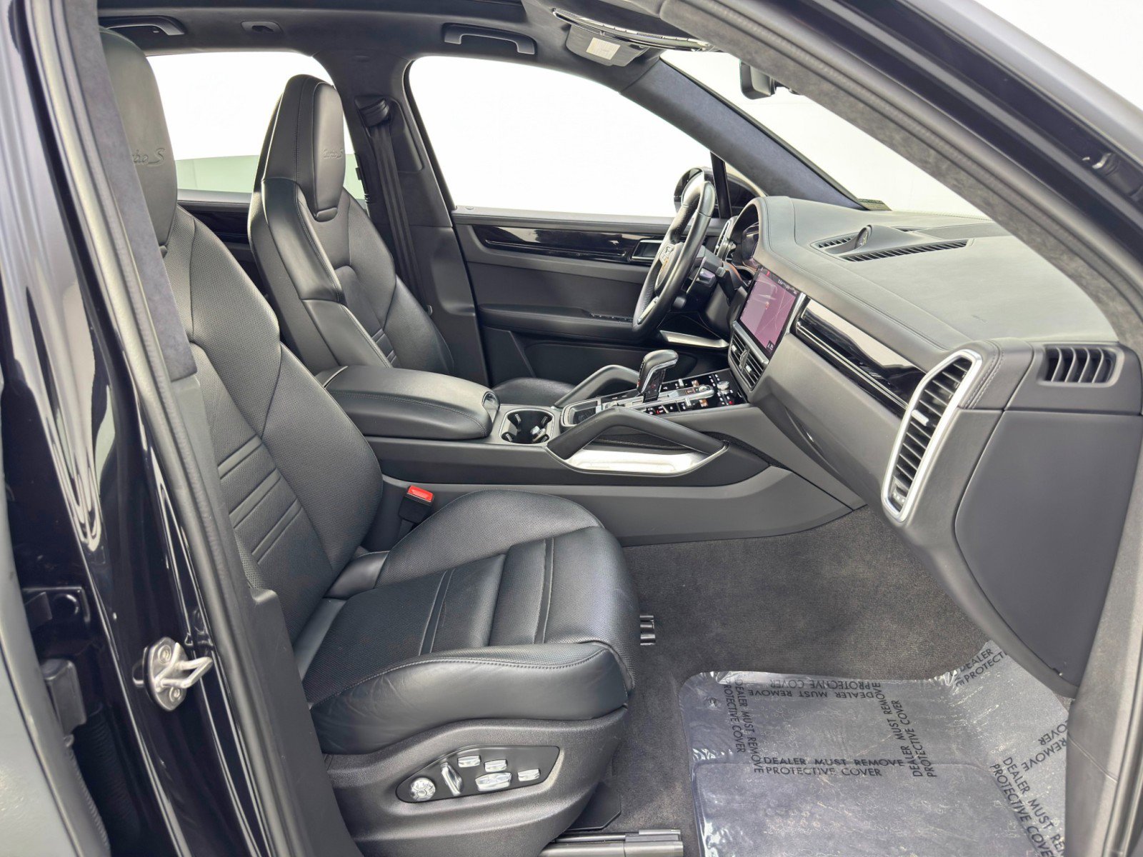 Used 2021 Porsche Cayenne Turbo S image 16