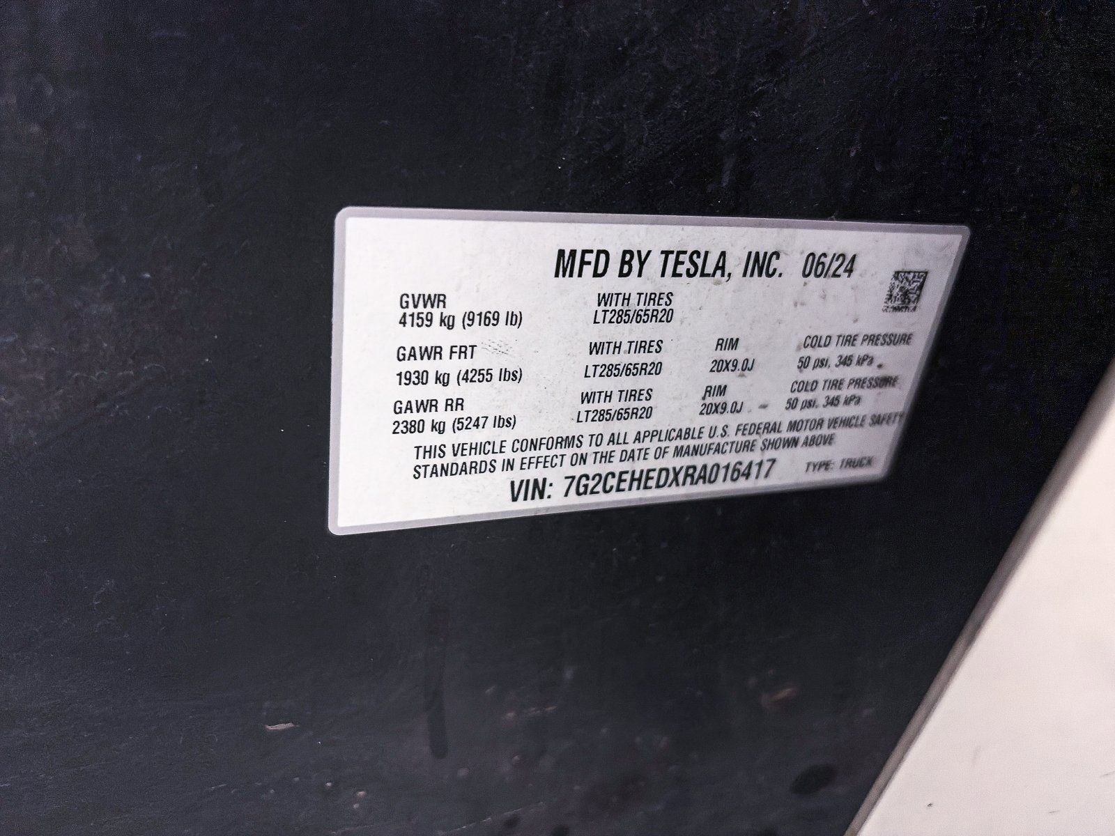 Used 2024 Tesla Cybertruck AWD Crew Cab image 33