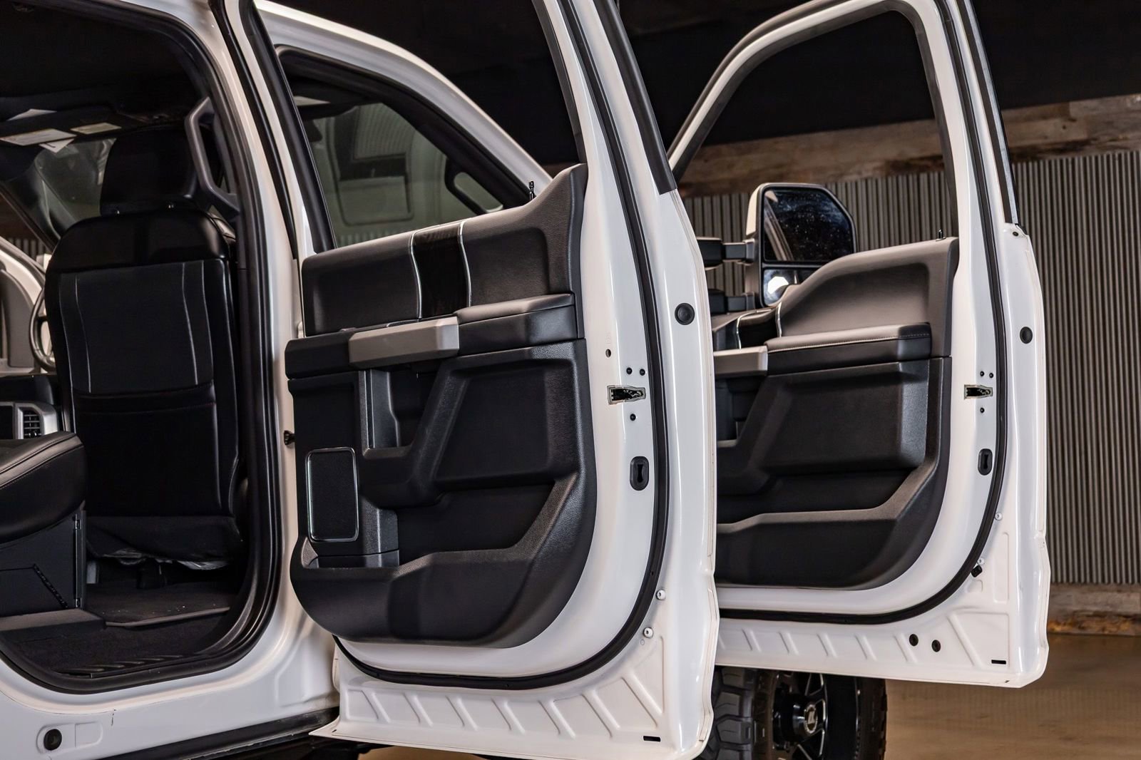 Used 2019 Ford F250 Platinum w/ Platinum Ultimate Package image 32