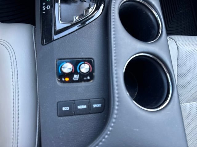 Used 2018 Toyota Avalon Limited FWD image 5