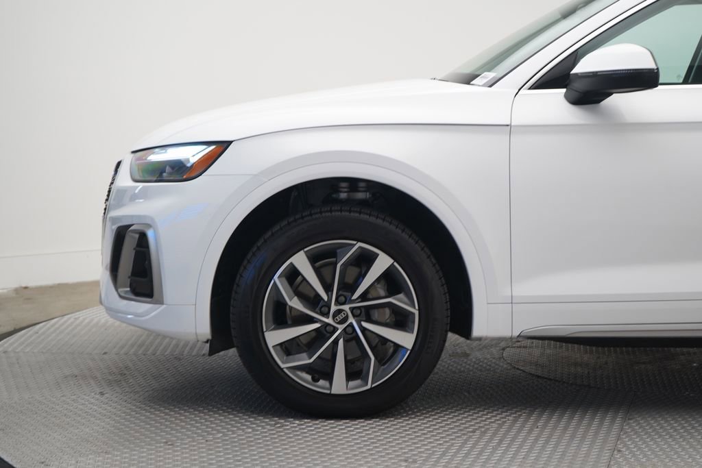Used 2023 Audi Q5 2.0T Premium w/ Convenience Package image 2
