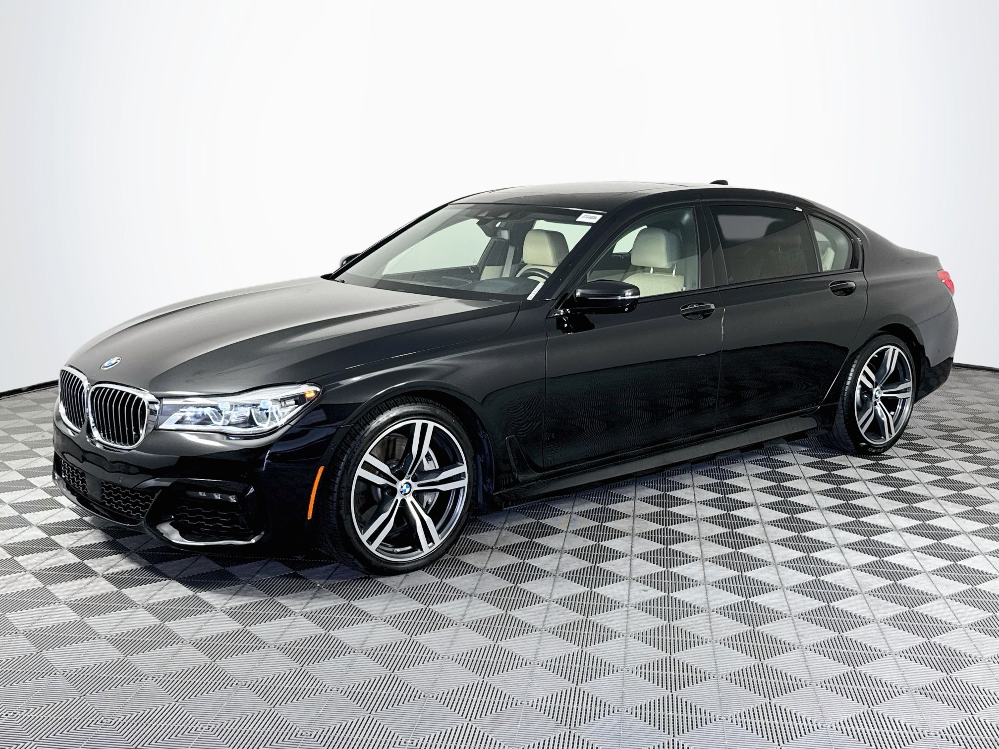 Used 2018 BMW 750i RWD image 4