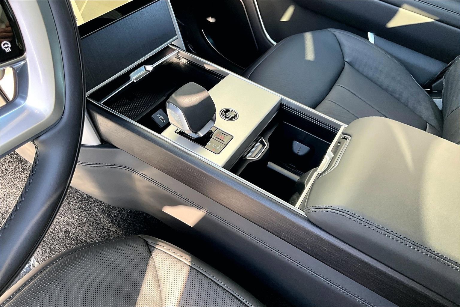 New 2026 Land Rover Range Rover SE image 8