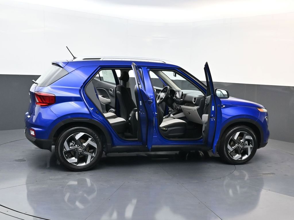 Certified 2025 Hyundai Venue SEL image 30