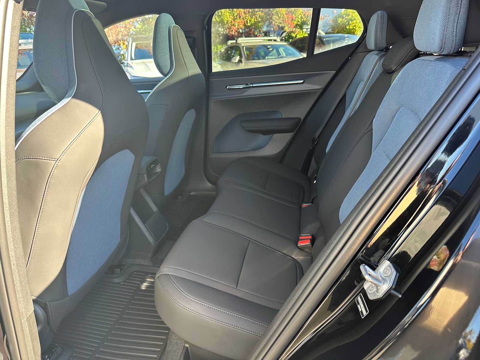 New 2025 Volvo EX30 Plus w/ Protection Package Premier image 15