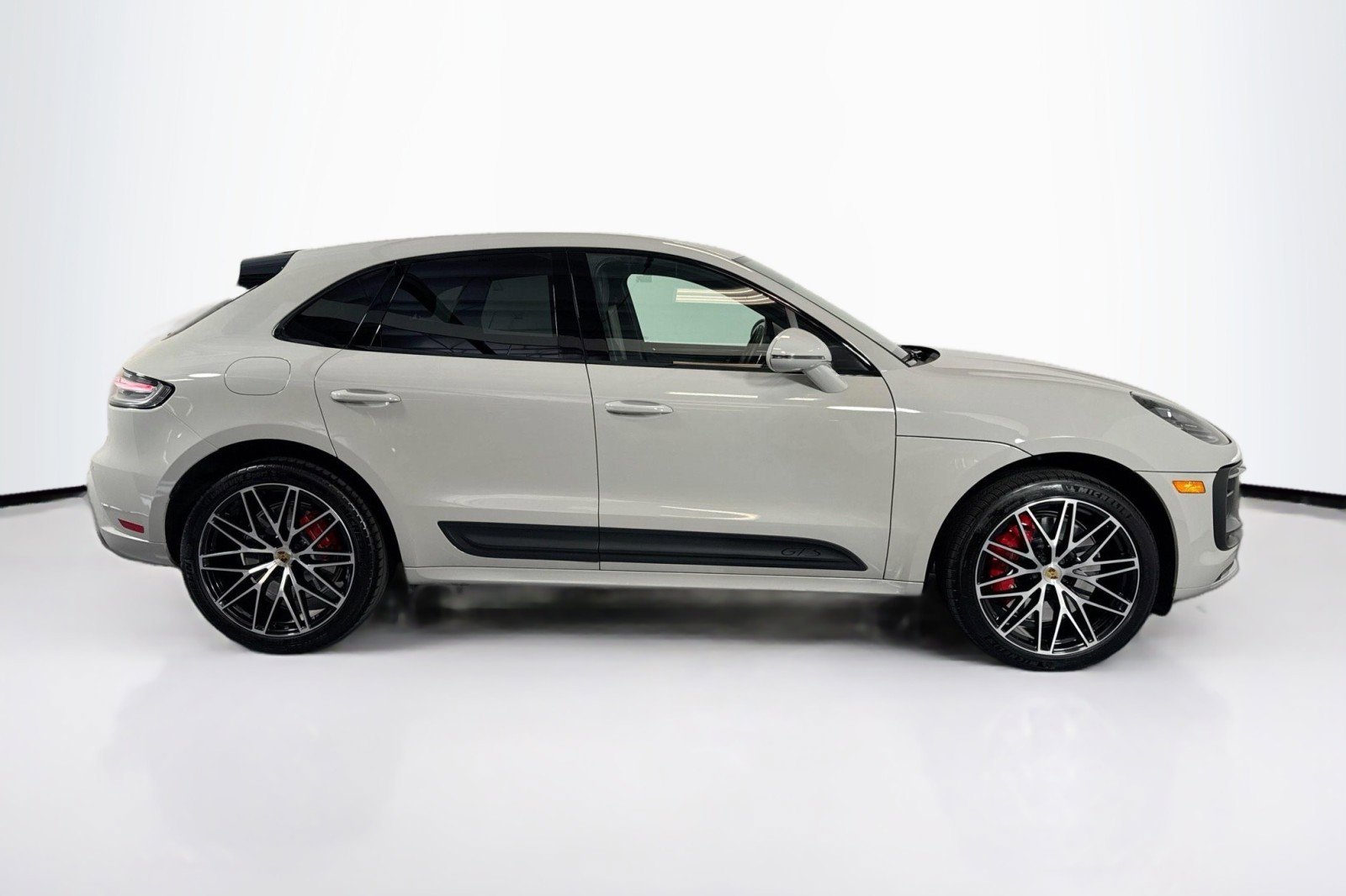 Used 2023 Porsche Macan GTS image 4
