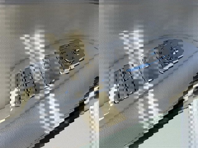 Used 2025 Genesis G70 2.5T image 19