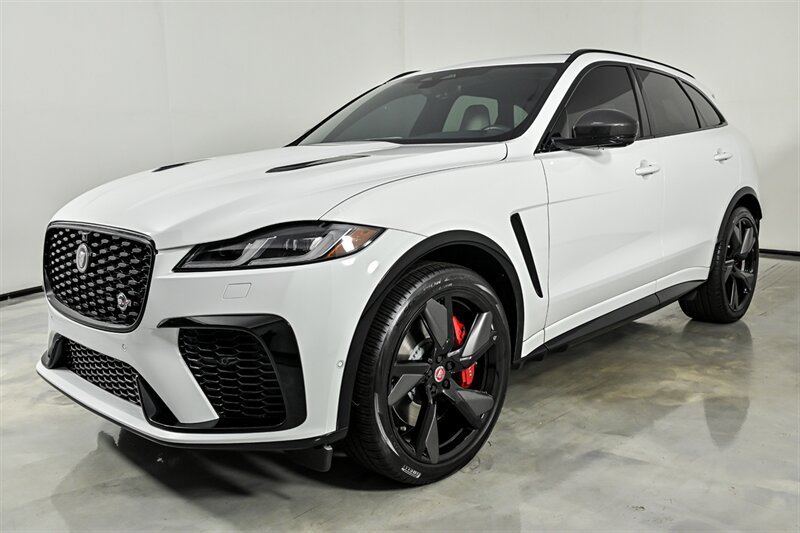 Used 2023 Jaguar F-PACE SVR AWD/4WD image 5
