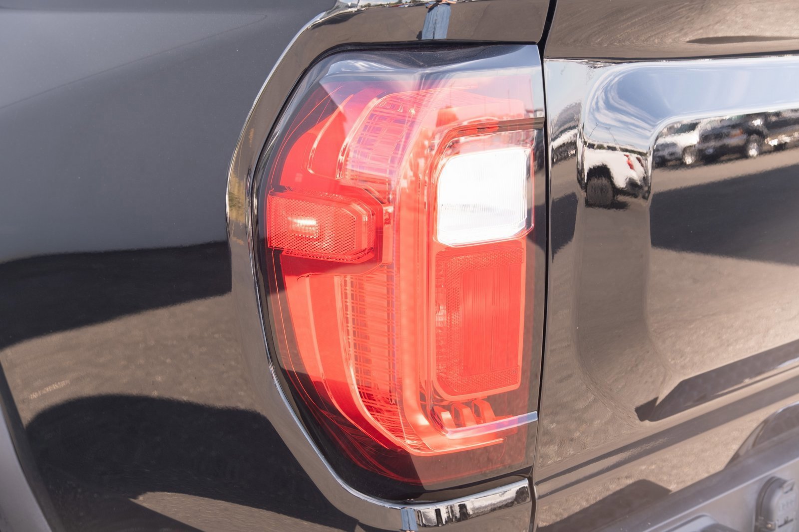 Used 2024 GMC Canyon AT4X image 28